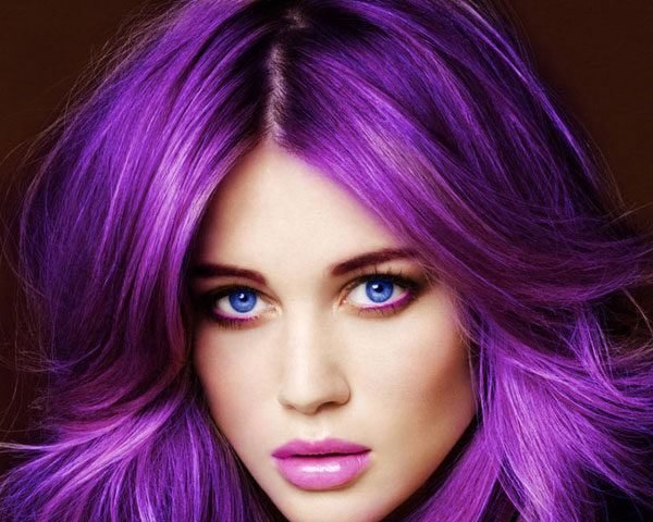 Shampoo con tinte natural para teñir el cabello y las canas color púrpura